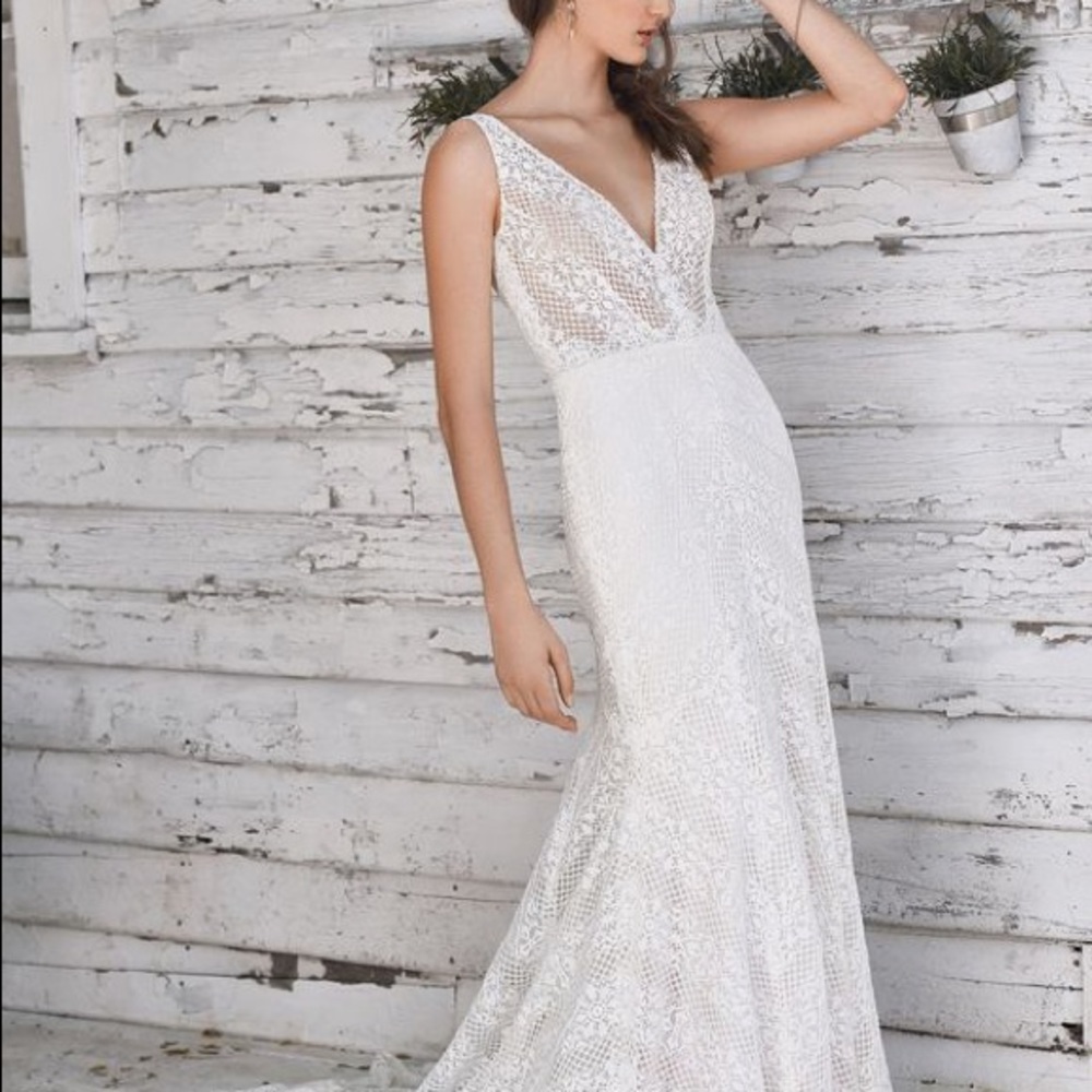 NWT BRAND NEW Lillian West Wedding Dress